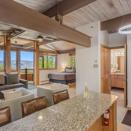 Laurelwood Condominiums 111